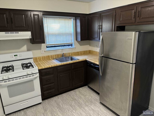 244 Collignon Way, Unit 2B in River Vale, NJ - Building Photo - Building Photo