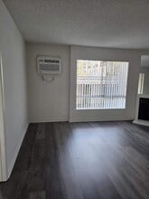 1632 N Formosa Ave, Unit 208 in Los Angeles, CA - Building Photo - Building Photo