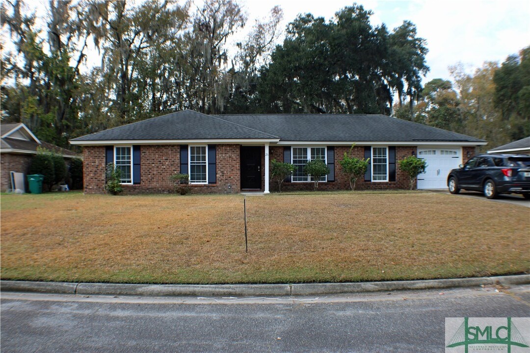 26 Barrington Cir in Savannah, GA - Building Photo