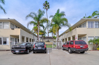 Loma Manor Apartments in San Diego, CA - Building Photo - Other