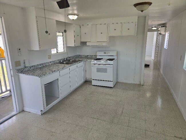 property at 2065 Atwater Blvd
