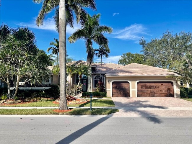 2579 Mayfair Ln in Weston, FL - Building Photo - Building Photo