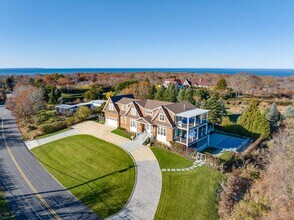 21 N Farragut Rd in Montauk, NY - Foto de edificio - Building Photo