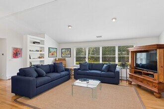 65 Quogue St in Quogue, NY - Building Photo - Building Photo