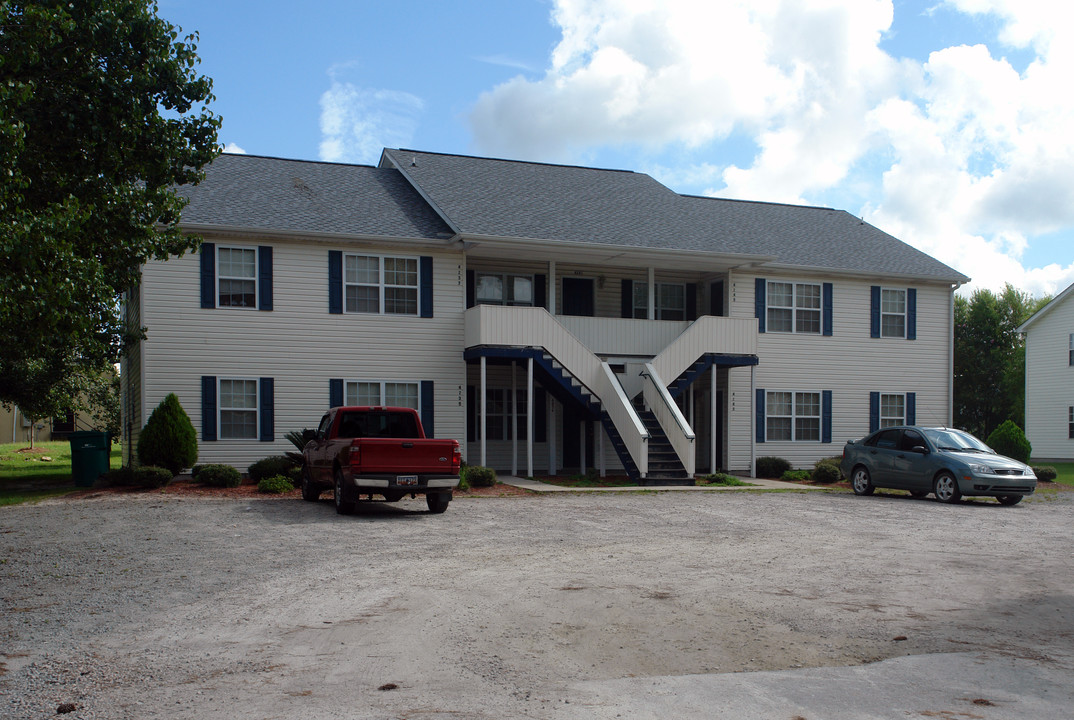 4235-4255 Thomas St in Loris, SC - Building Photo