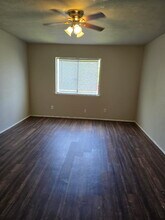 7201 Pineberry Rd in Dallas, TX - Building Photo - Building Photo