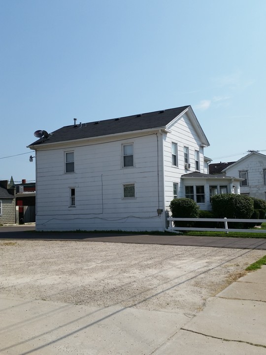 39 E Church St in Sandwich, IL - Building Photo