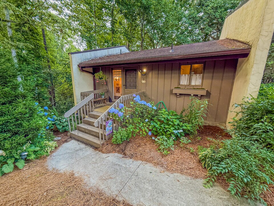37 Dogwood Knob in Sapphire, NC - Foto de edificio