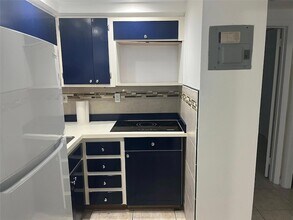 2001 S Ocean Dr, Unit 1 in Hallandale Beach, FL - Building Photo - Building Photo