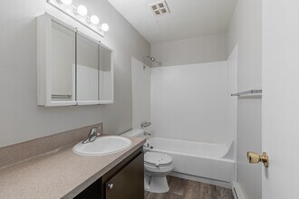 Keystone East in Portland, OR - Foto de edificio - Interior Photo