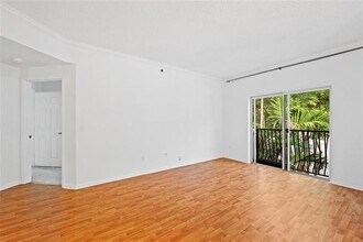 3205 NE 184th St in North Miami Beach, FL - Building Photo - Building Photo