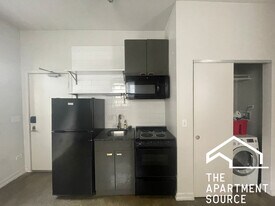 1136 W Wilson Ave, Unit 217 in Chicago, IL - Building Photo