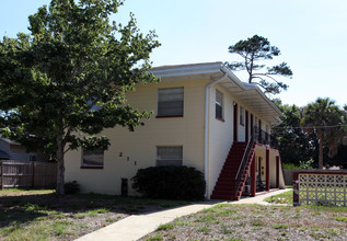 201-211 N 9th St in Jacksonville Beach, FL - Building Photo - Building Photo