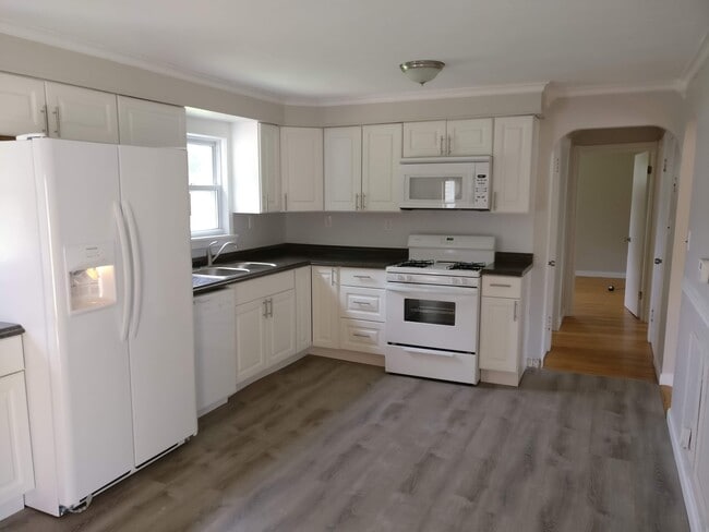 72 Westbrook Dr in Springfield, MA - Building Photo - Building Photo