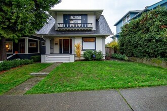 1250 16th Ave E in Seattle, WA - Building Photo - Building Photo
