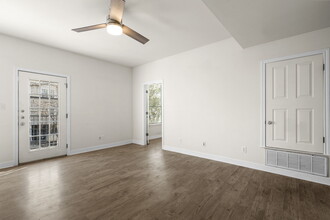 1009 W 25th St, Unit 201 in Austin, TX - Building Photo - Building Photo