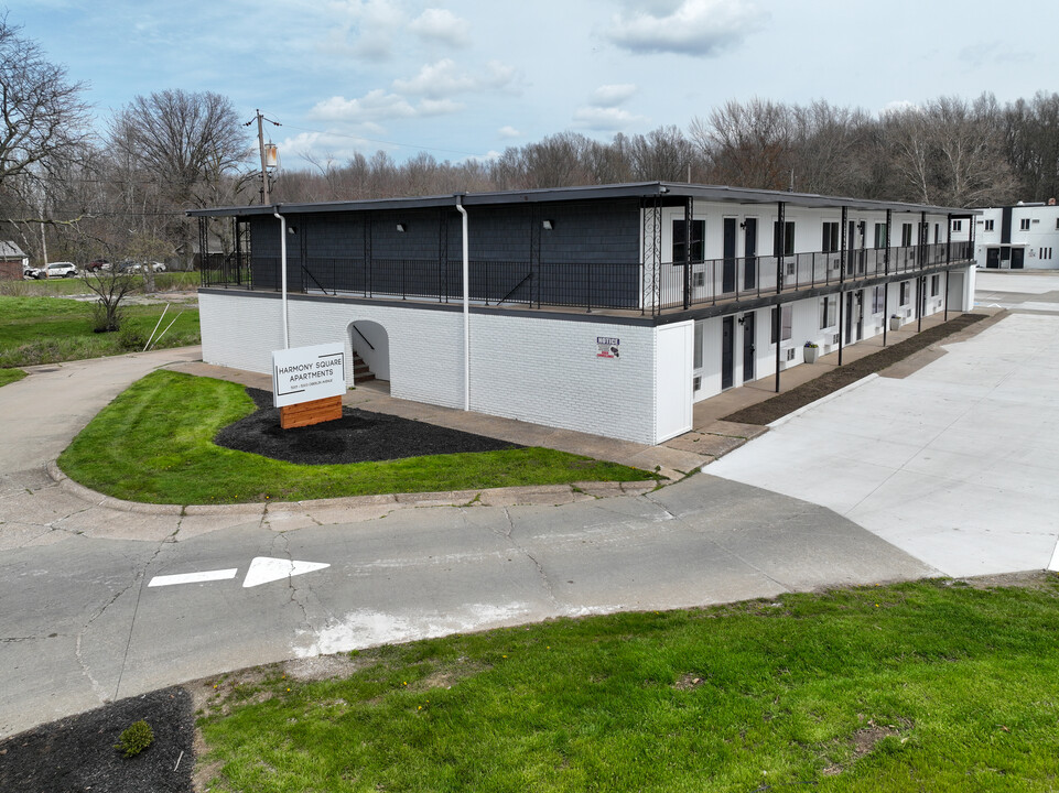 Harmony Square Apartments in Lorain, OH - Building Photo