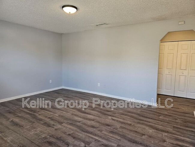 1041 N Brunnell Pkwy in Lakeland, FL - Building Photo - Building Photo