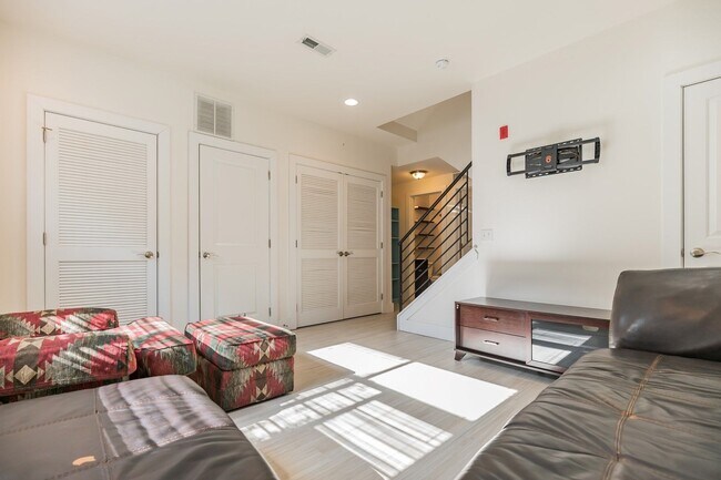 916 N 19th St in Philadelphia, PA - Building Photo - Building Photo