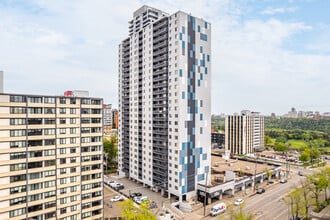 The Pinnacle in Edmonton, AB - Building Photo - Building Photo