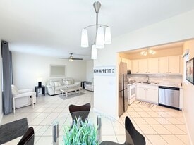 2880 Lake Osborne Dr in Lake Worth Beach, FL - Building Photo