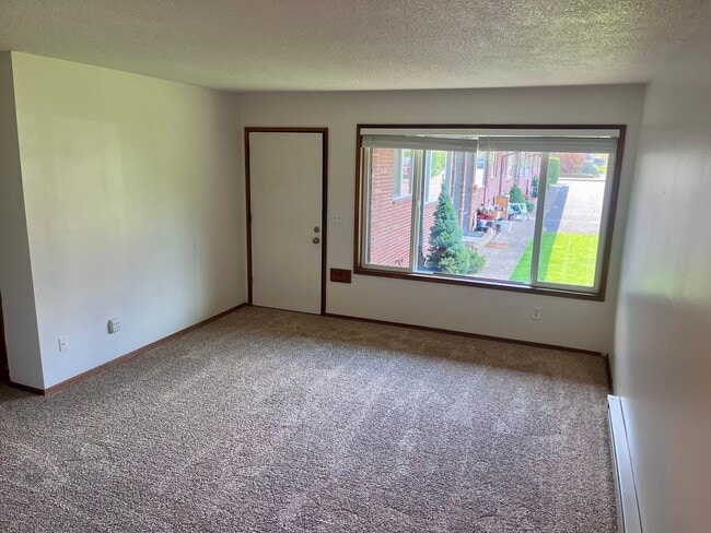 7035 SE Woodward St in Portland, OR - Building Photo - Building Photo