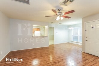 8614 E Rachlin Cir in Houston, TX - Building Photo - Building Photo