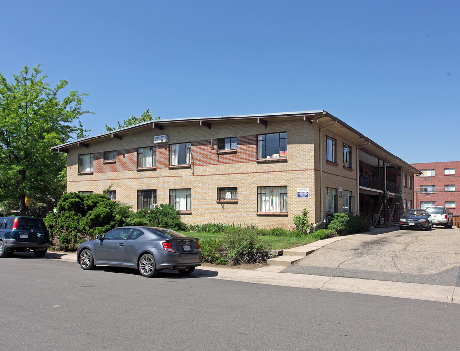 Parklane Apartments in Denver, CO - Building Photo