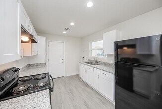 5040 Mallow St in Houston, TX - Foto de edificio - Building Photo