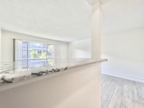 Lexington Courtyard in Anaheim, CA - Building Photo - Building Photo