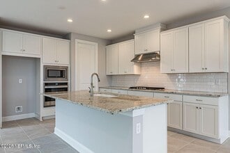 11371 Newtonian Blvd in Jacksonville, FL - Building Photo - Building Photo