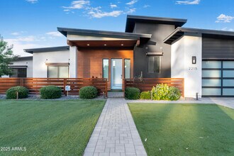 2215 N 38th Way in Phoenix, AZ - Building Photo - Building Photo