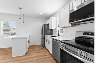 1440 Lakepointe St in Grosse Pointe Park, MI - Building Photo - Building Photo