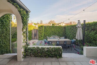 513 N Mansfield Ave in Los Angeles, CA - Building Photo - Building Photo