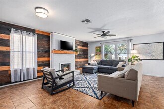 7417 Elk Pass Dr in Austin, TX - Building Photo - Building Photo