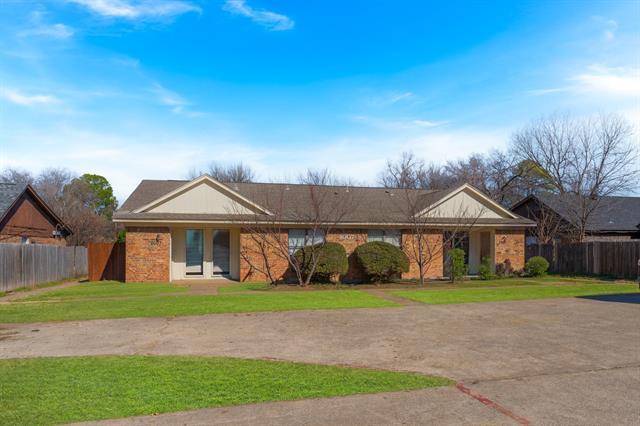 1007 W Sanford St in Arlington, TX - Building Photo