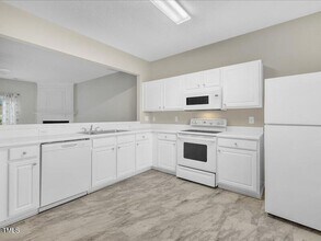 706 Canyon Lake Cir, Unit 1203 in Morrisville, NC - Building Photo - Building Photo