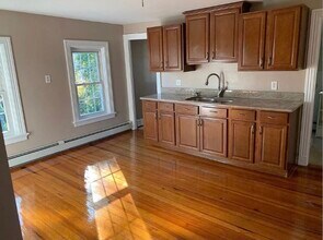 29 King St, Unit 1 in Warren, RI - Building Photo - Building Photo