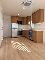 6647 Delbarton St in San Diego, CA - Building Photo