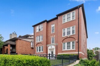 116 N Central Ave in Clayton, MO - Building Photo - Building Photo