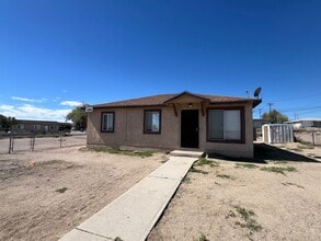 1390 Riverside Dr in Barstow, CA - Building Photo - Building Photo