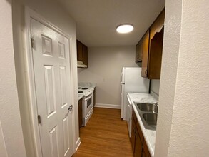 2486 Wren Hollow Dr-Unit -B in Tallahassee, FL - Building Photo - Building Photo