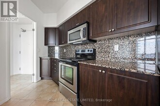 1411-215-3215 Fort York Blvd in Toronto, ON - Building Photo - Building Photo