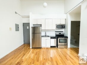 MELROSE STREET / Bushwick 3 Bed, Unit 4B in Brooklyn, NY - Foto de edificio - Building Photo
