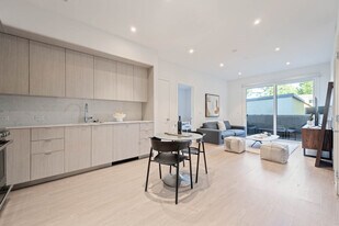 5851 W 88th St, Unit 423-88 in Los Angeles, CA - Building Photo