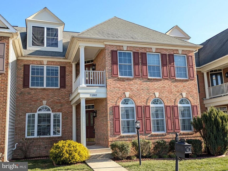 21882 Brickshire Cir in Ashburn, VA - Foto de edificio