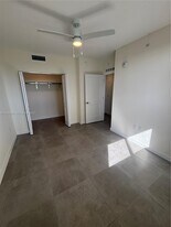 16395 Biscayne Blvd in North Miami Beach, FL - Building Photo