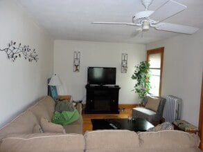 8 Belmont St, Unit 2 in Newton, MA - Building Photo - Building Photo