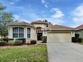 802 Lesa Glen Pl in Brandon, FL - Building Photo