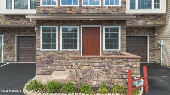 609 Edith St in Old Forge, PA - Building Photo - Building Photo